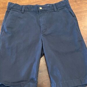 Vineyard Vines Blue Flat Front Shorts size 16